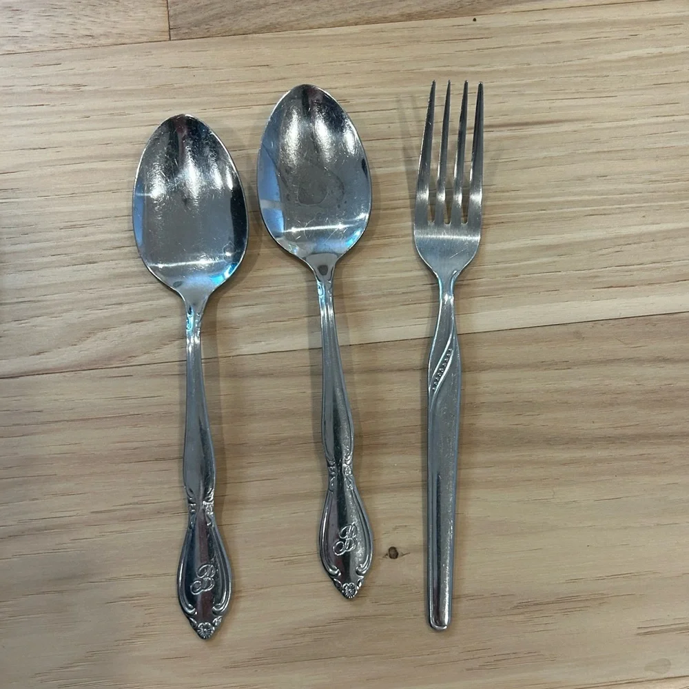 Oneida Stainless Steel Flatware Set - Dishwasher Safe